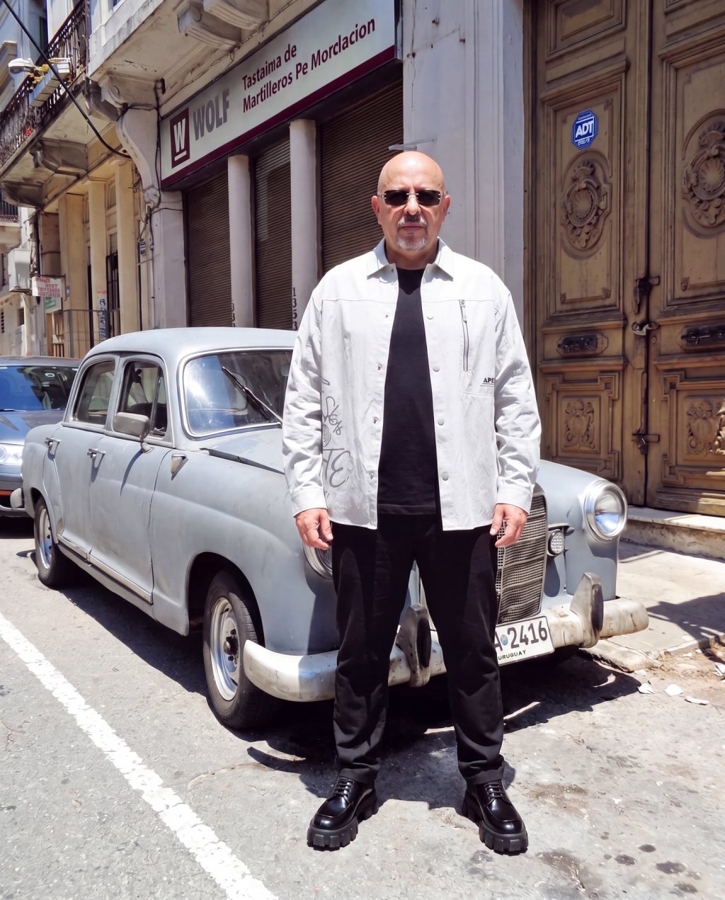 Egemen Mustafa Şener Arjantin kent sokağında